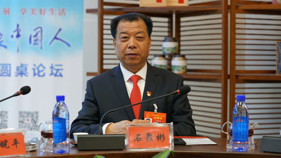 石聚彬 全国人大代表、杏彩体育健康食品股份有限公司党委书记、董事长兼总经理