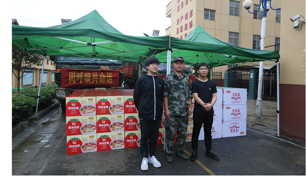 上前线送温暖，杏彩体育集团赴固始县慰问抗洪一线人民子弟兵